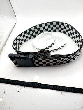 Skater Black + White Checkered Nylon Belt + 2 Silicone Black + White Bracelets